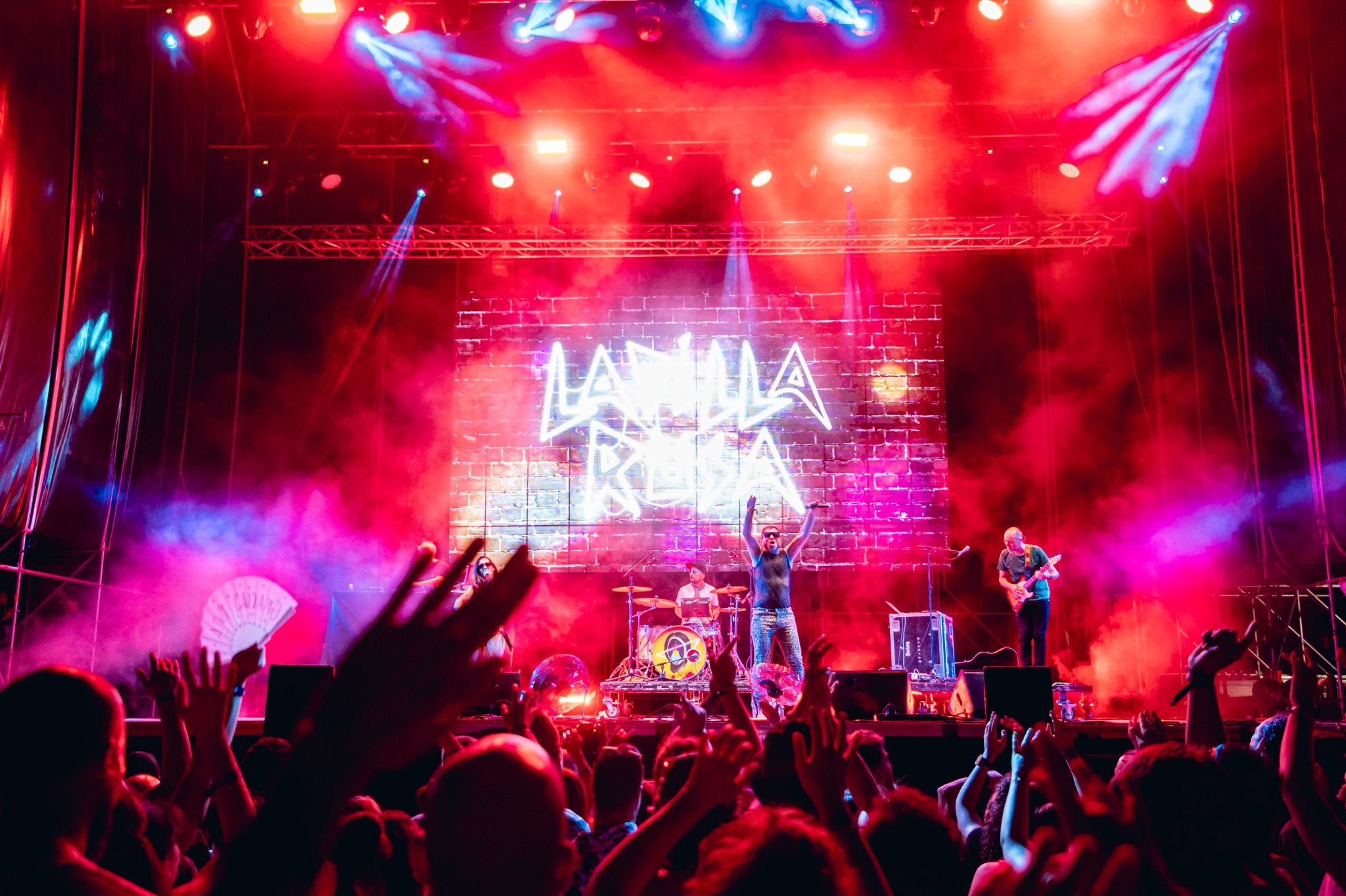 Más de 20 grupos de música, entre los que destacan Lori Meyers, La M.O.D.A, Dorian y Sidonie, han pasado por los tres escenarios ubicados en el Estadio Colomán Trabado, la Plaza del Ayuntamiento y el Boulevard de La Rosaleda.