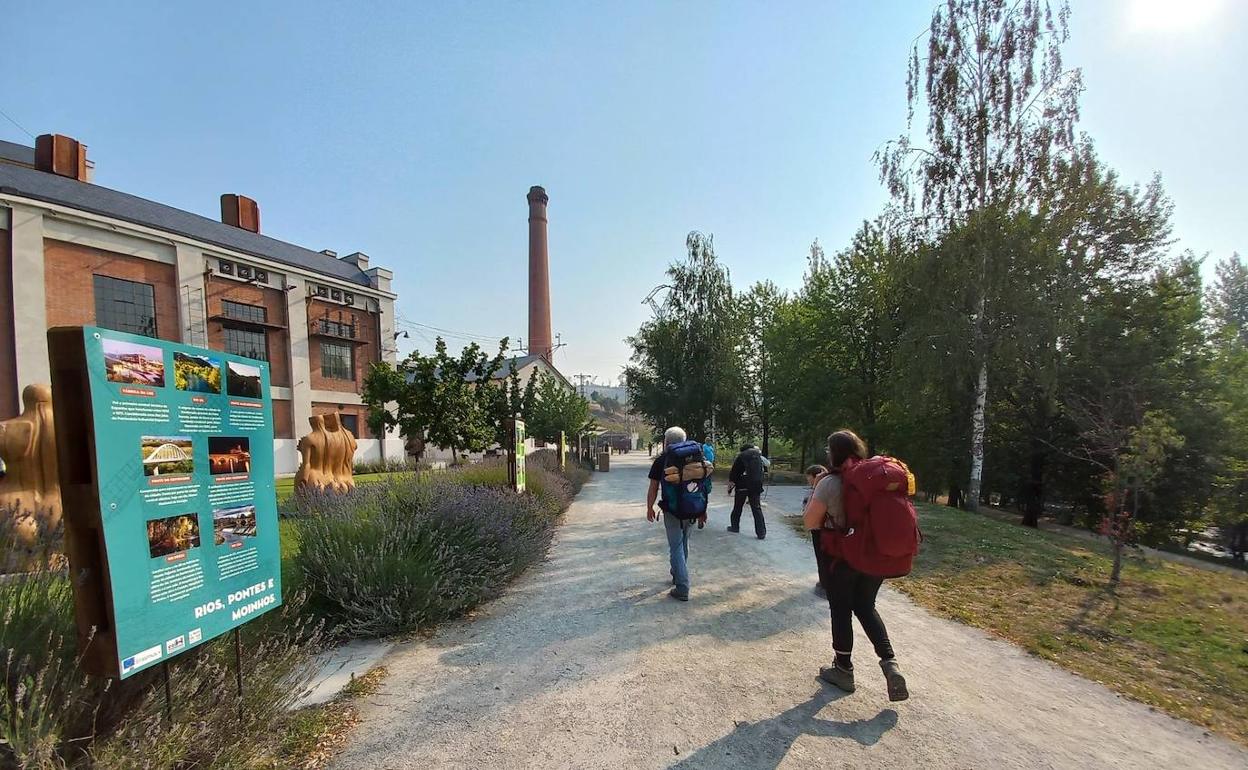 Los paneles informativos se sitúan en el tramo del Camino que pasa por el Museo de la Energía.