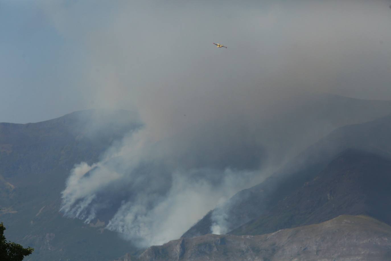 Fotos: Incendio en Montes de Valdueza
