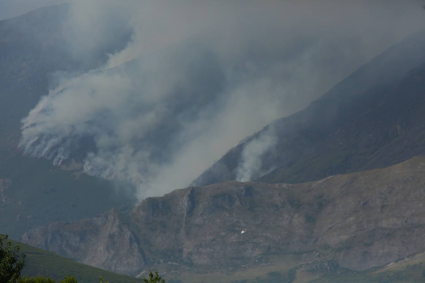 Fotos: Incendio en Montes de Valdueza
