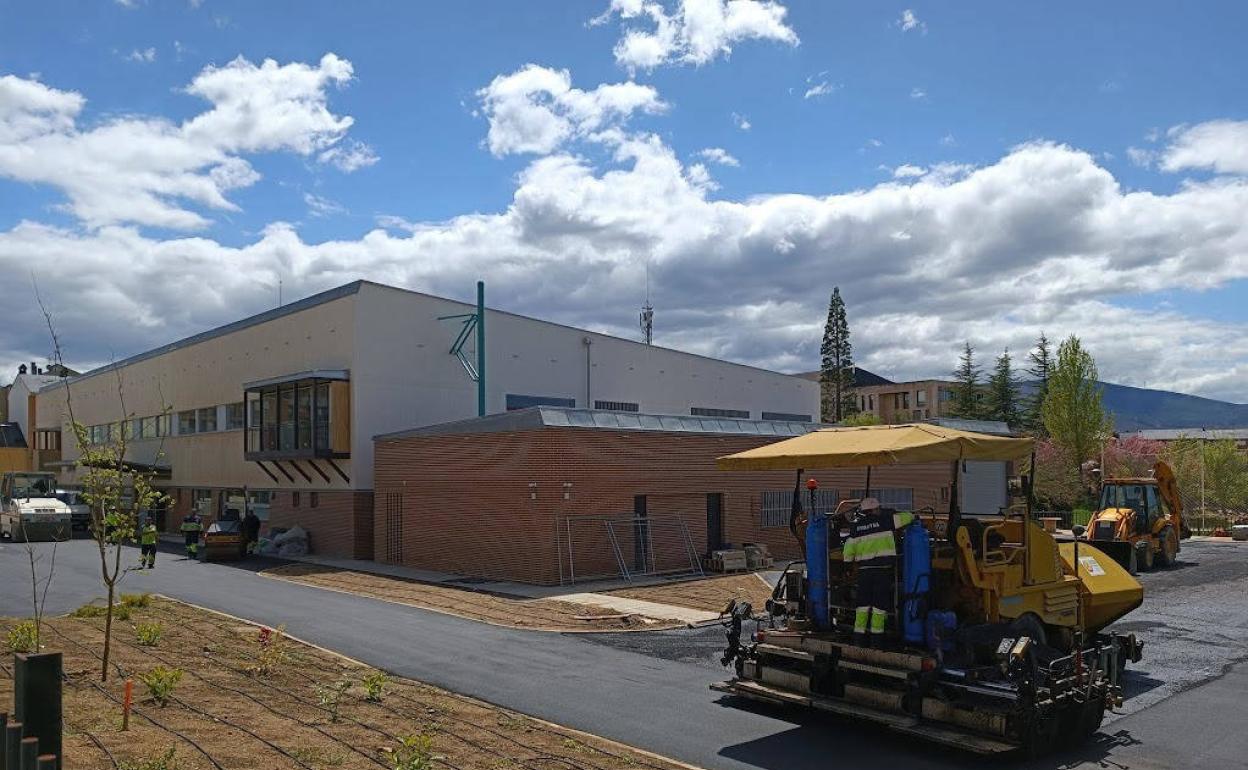 Imagen del nuevo centro de salud de Bembibre durante las obras.