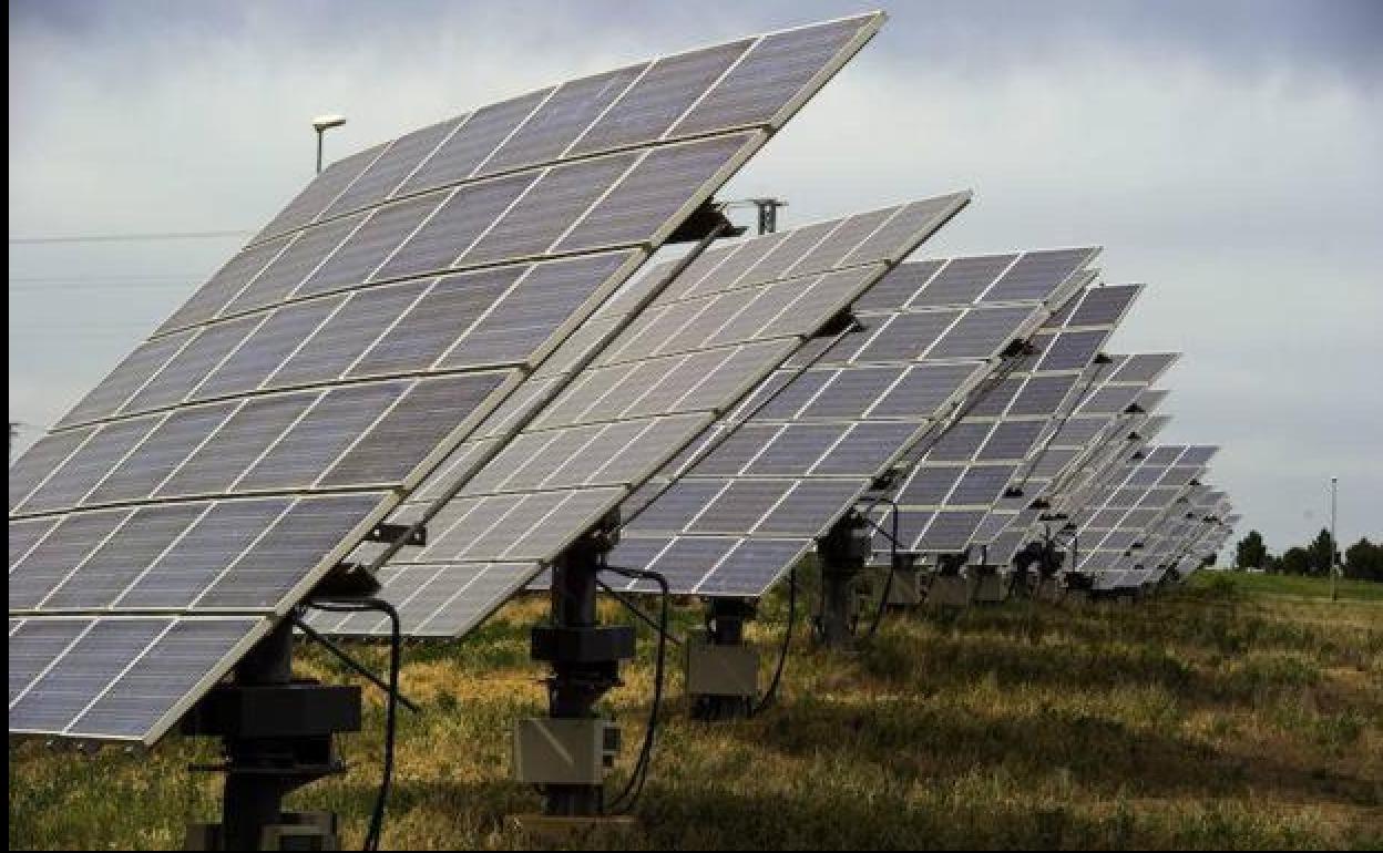Imagen de un macroparque solar.