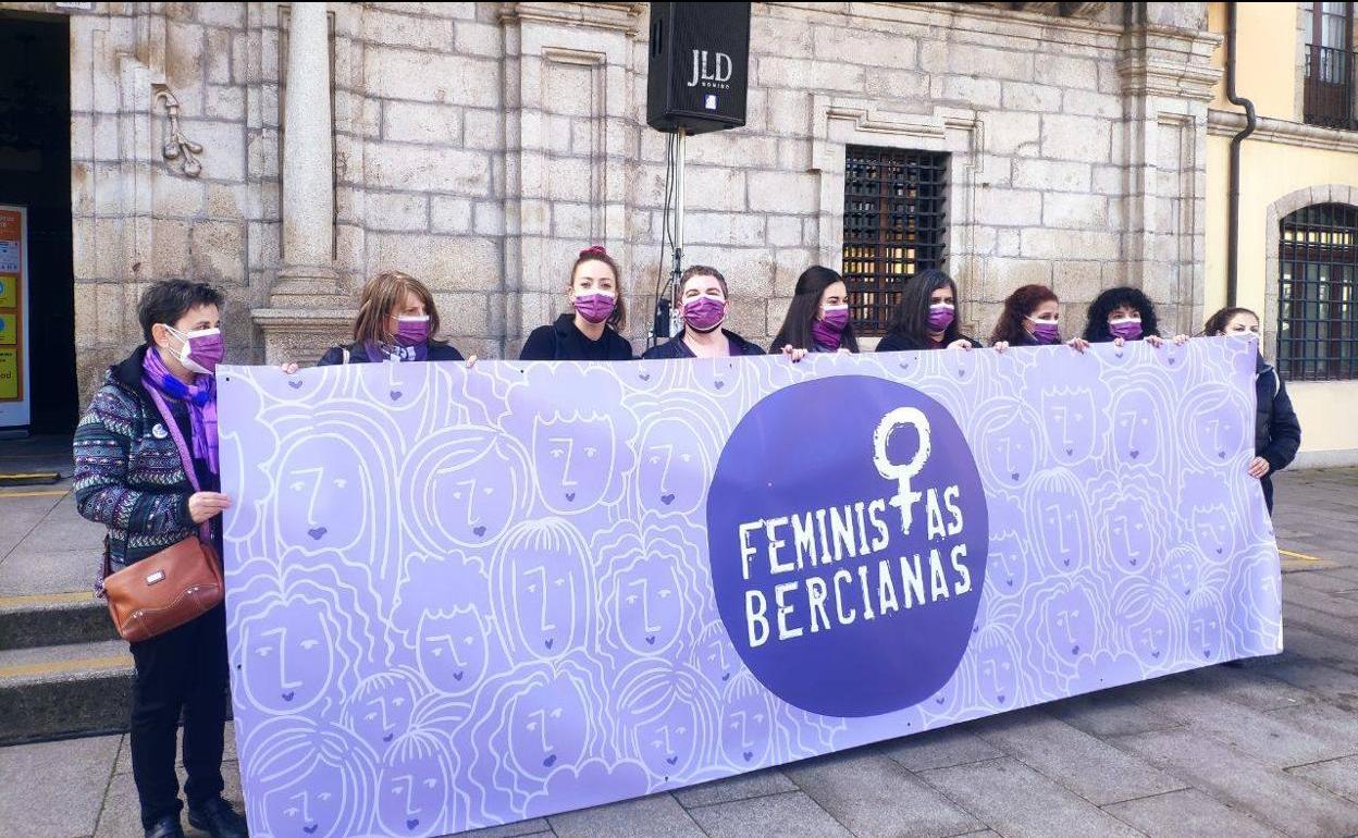 Imagen de miembros de la asociación Feministas Bercianas.