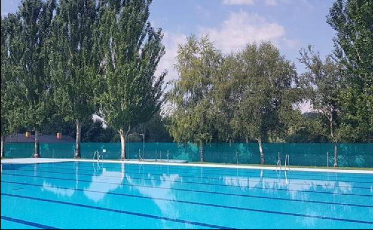 Piscina municipal de Cacabelos.
