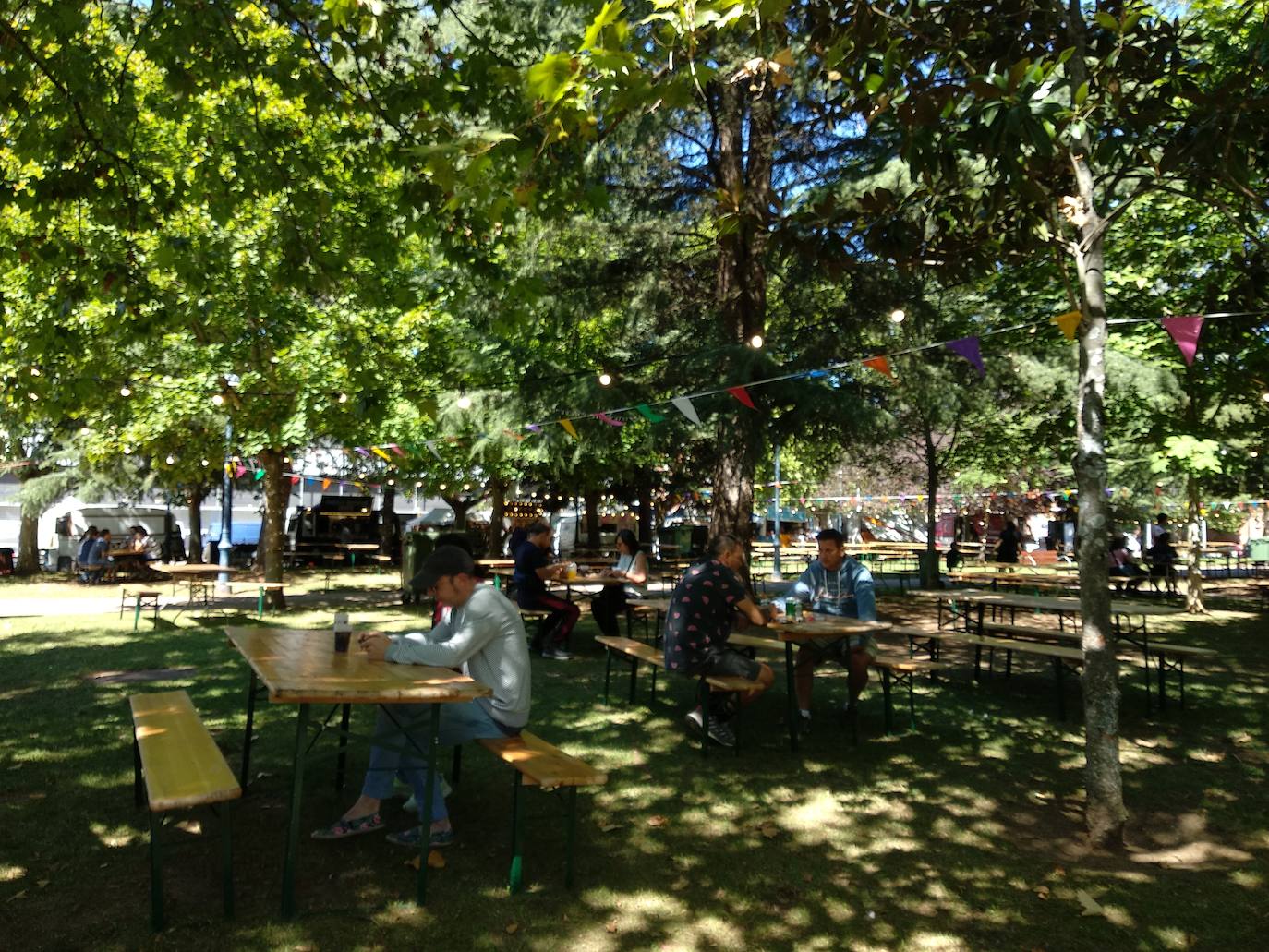 Inauguración del festival gastronómico 'Come y Calle' en el parque de la Concordia de Ponferrada.