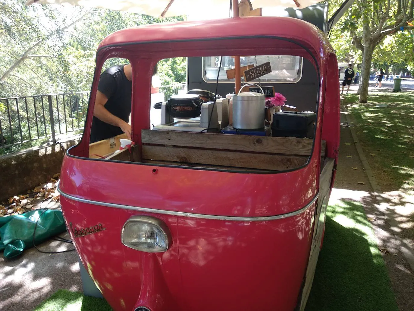 Inauguración del festival gastronómico 'Come y Calle' en el parque de la Concordia de Ponferrada.