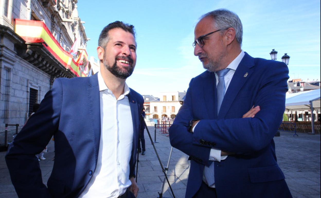 Luis Tudanca junto al alcalde de Ponferrada, Olegario Ramón, en los actos del Día del Bierzo. 