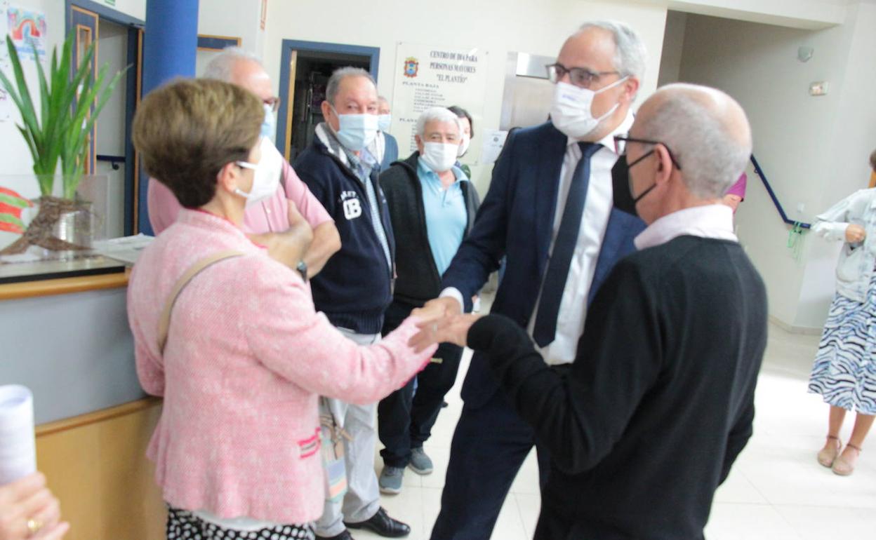 Visita del alcalde de Ponferrada al Centro de Día del Plantío.