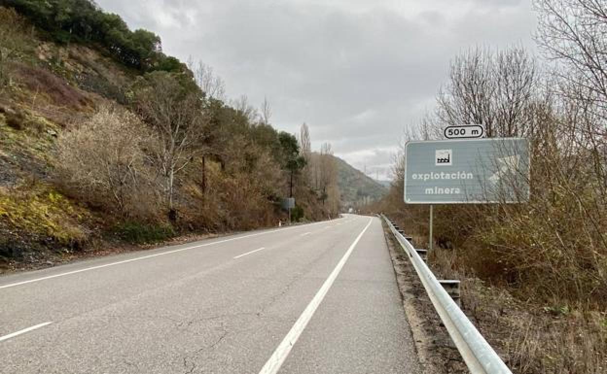 Imagen de un tramo de la carretera que une el Bierzo con Asturias.