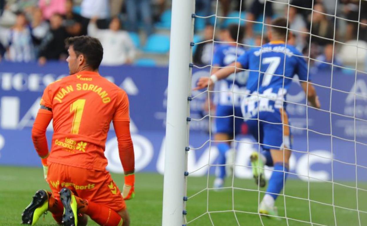 Dani Ojeda celebra su gol ante el Tenerife, anotado a pase de Naranjo.
