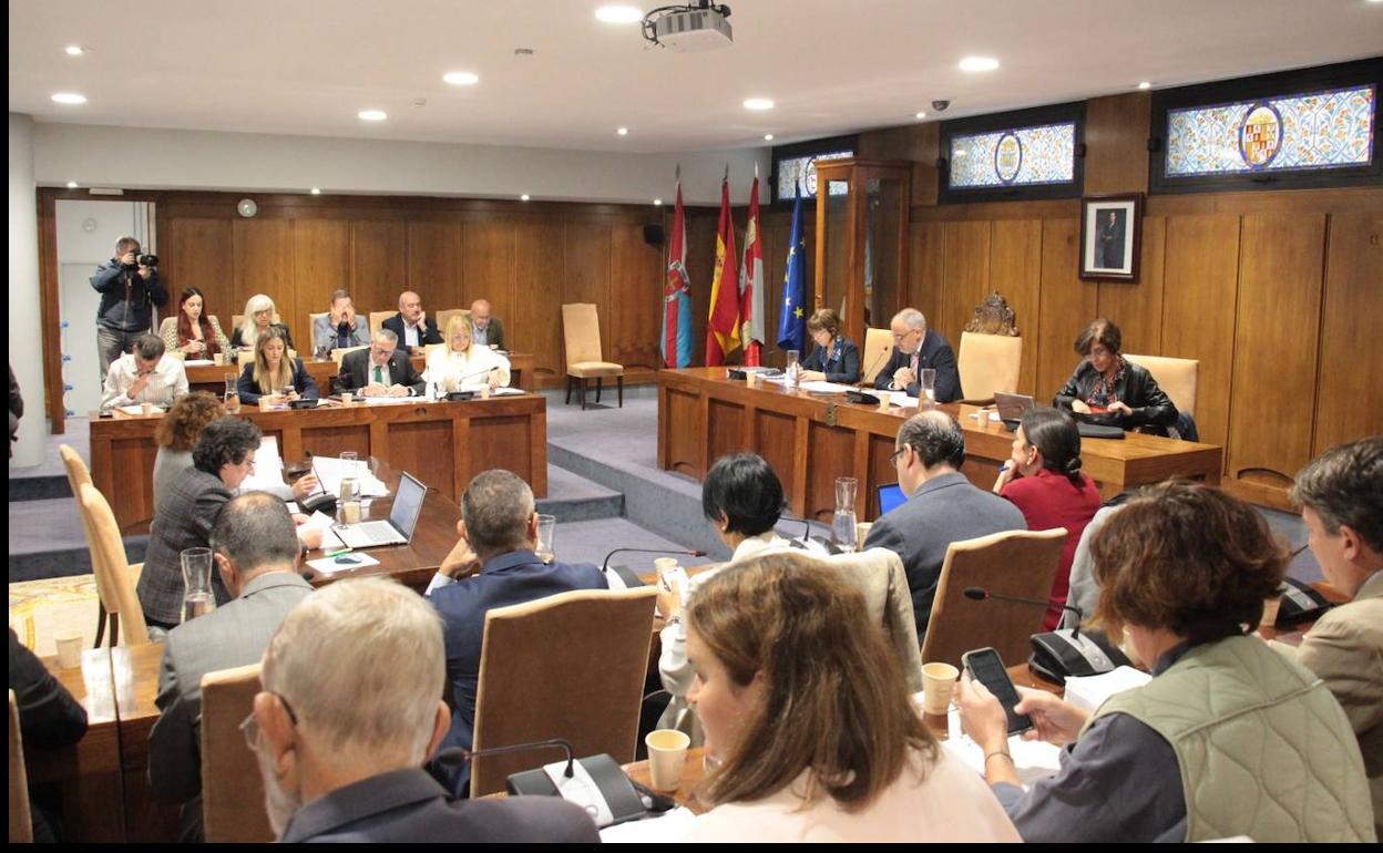 Imagen del pleno ordinario celebrado este viernes en Ponferrada.