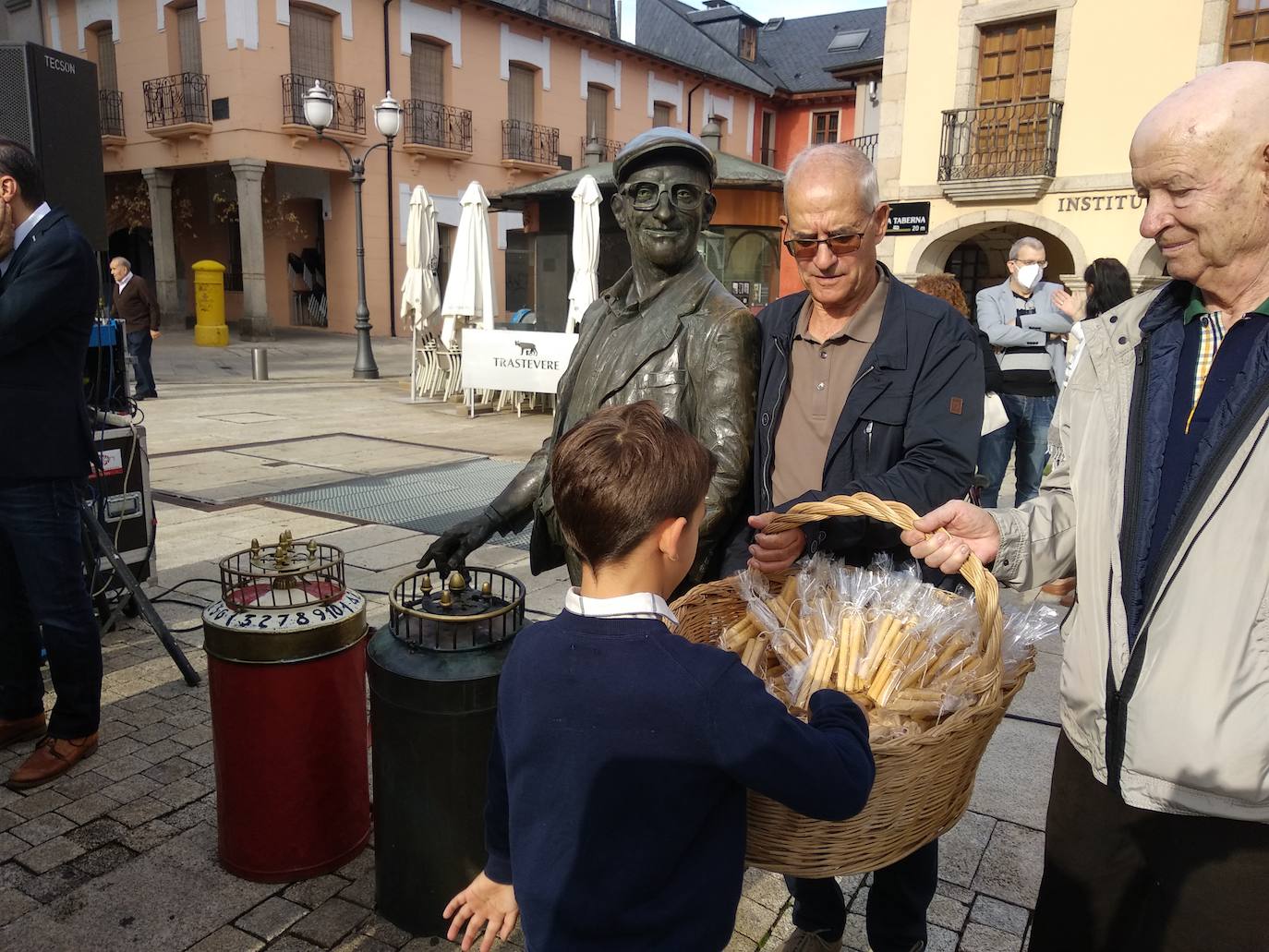 Ponferrada rinde homenaje a Pepe 'el barquillero'.
