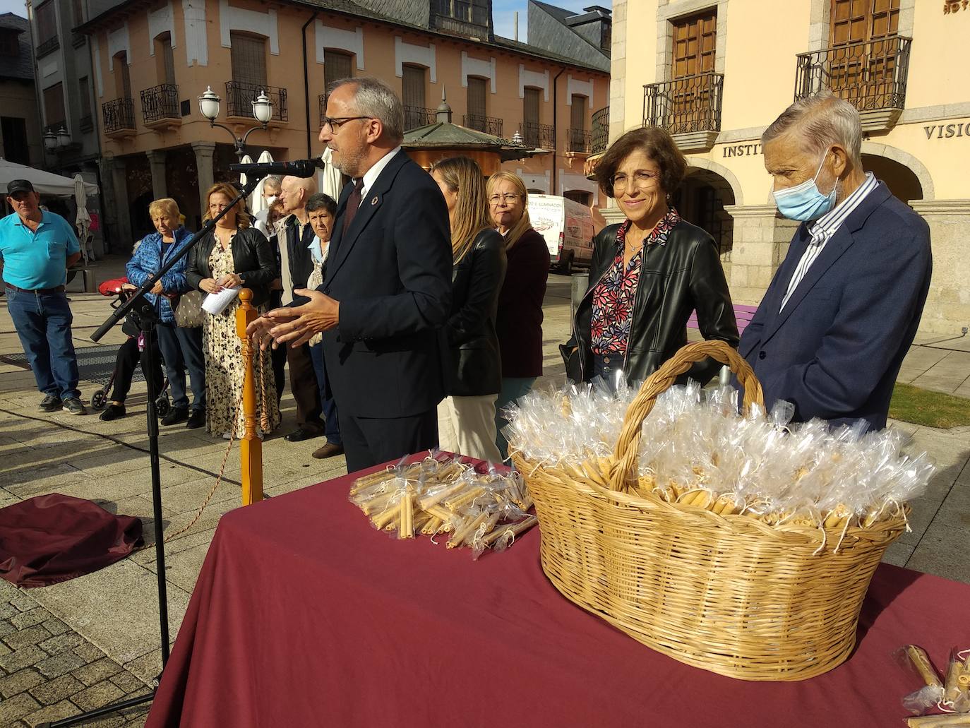 Ponferrada rinde homenaje a Pepe 'el barquillero'.