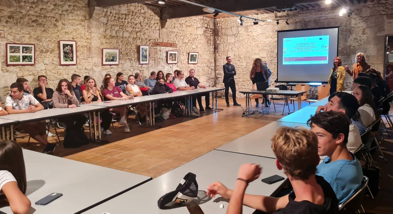 Los alumnos y docentes de la Escuela de Ingeniería Agrícola y Forestal toman parte en el primer encuentro que se celebró en Burdeos.
