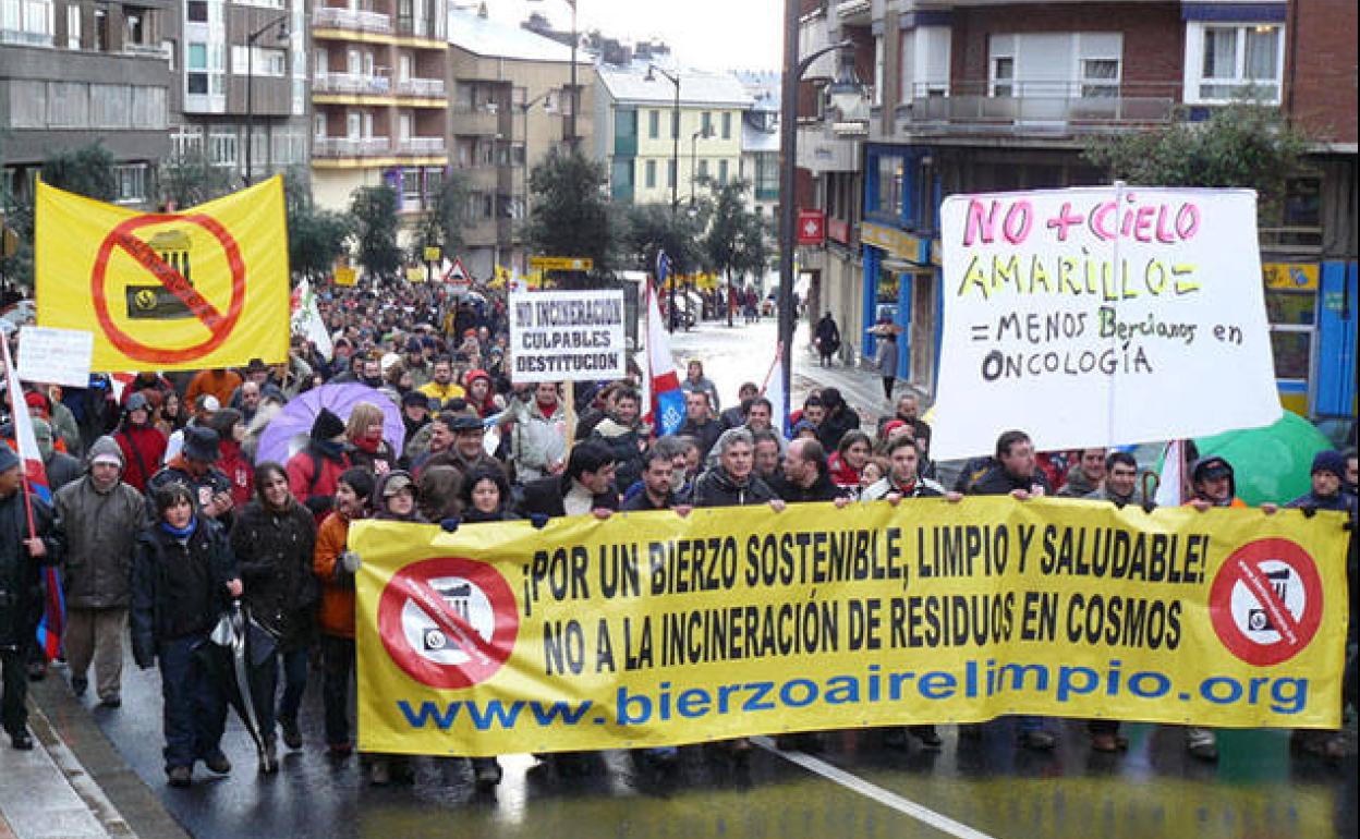 Imagen de una protesta de Bierzo Aire Limpio.