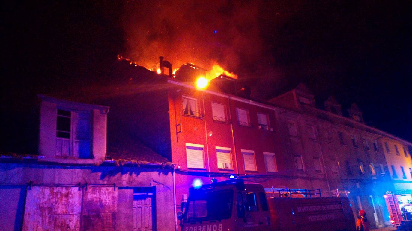 Incendio durante la madrugada en la localidad de Bembibre.