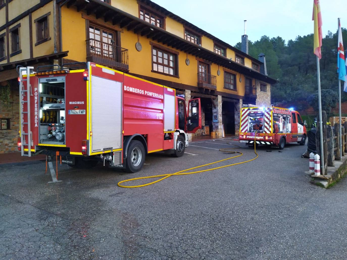 Imagen de los daños causados por el incendio en el trastero anexo a una cocina usada para asar pimientos en el Palacio de Canedo.