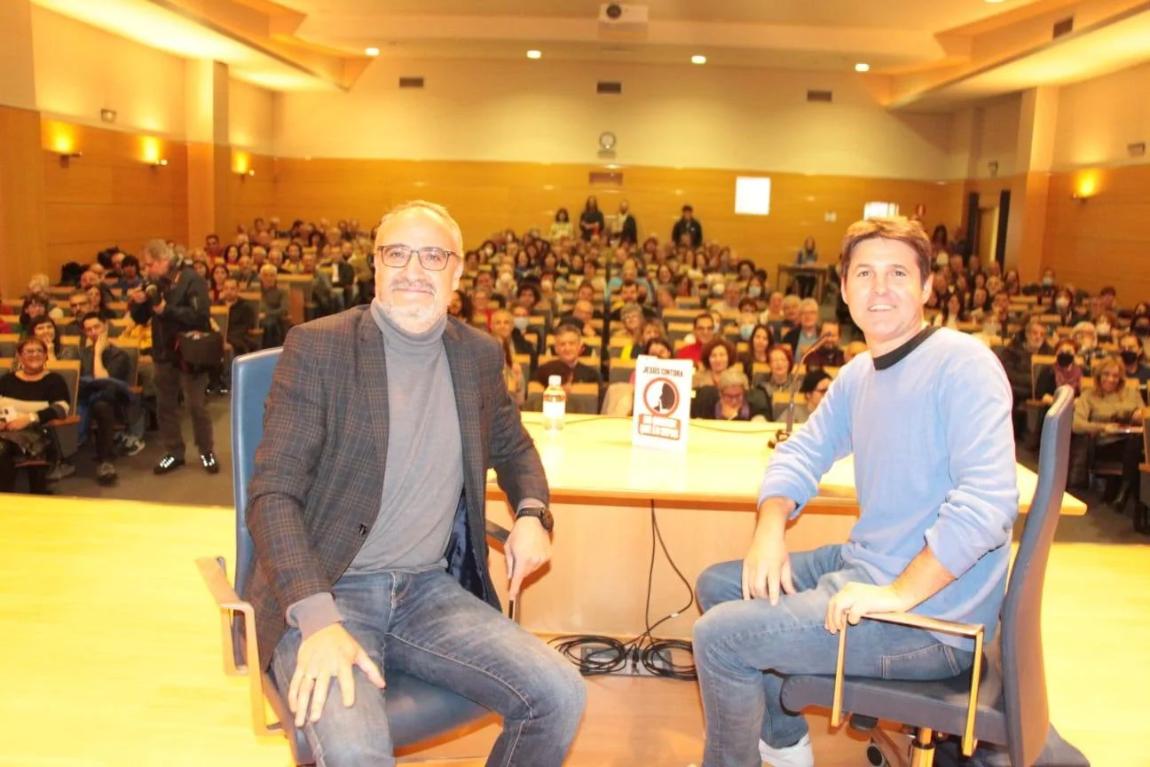 Presentacion del libro 'No quieren que lo sepas' en la Casa de la Cultura de Ponferrada. 