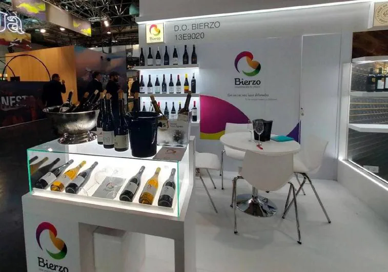 Imagen del stand de la D.O Bierzo en Prowein en 2022.