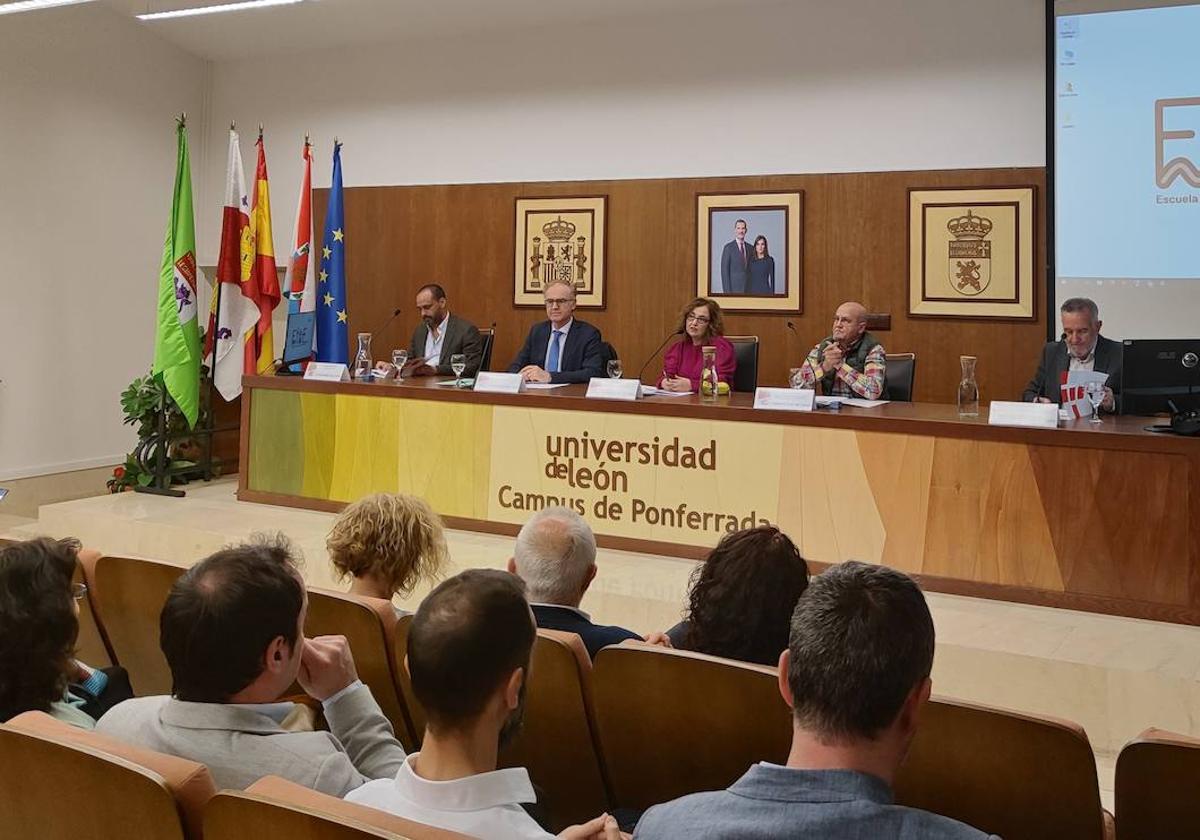 Imagen del acto académico en la festividad de la EIAF en Ponferrada.