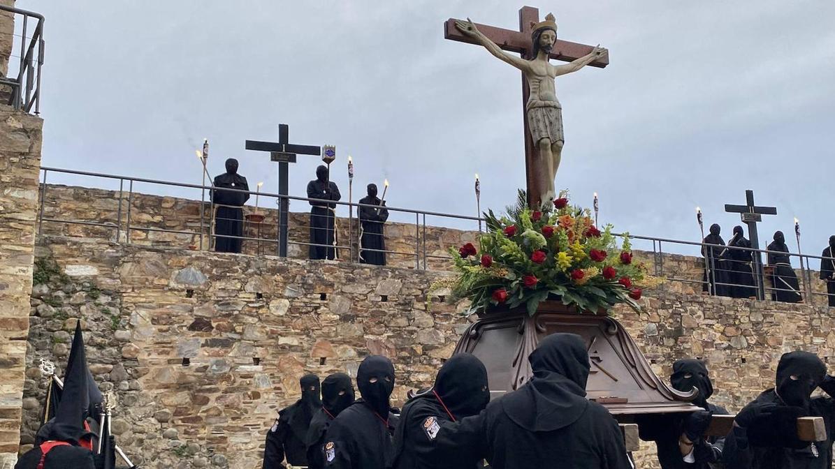 El Cristo de la Fortaleza en la primera estación del Viacrucis.