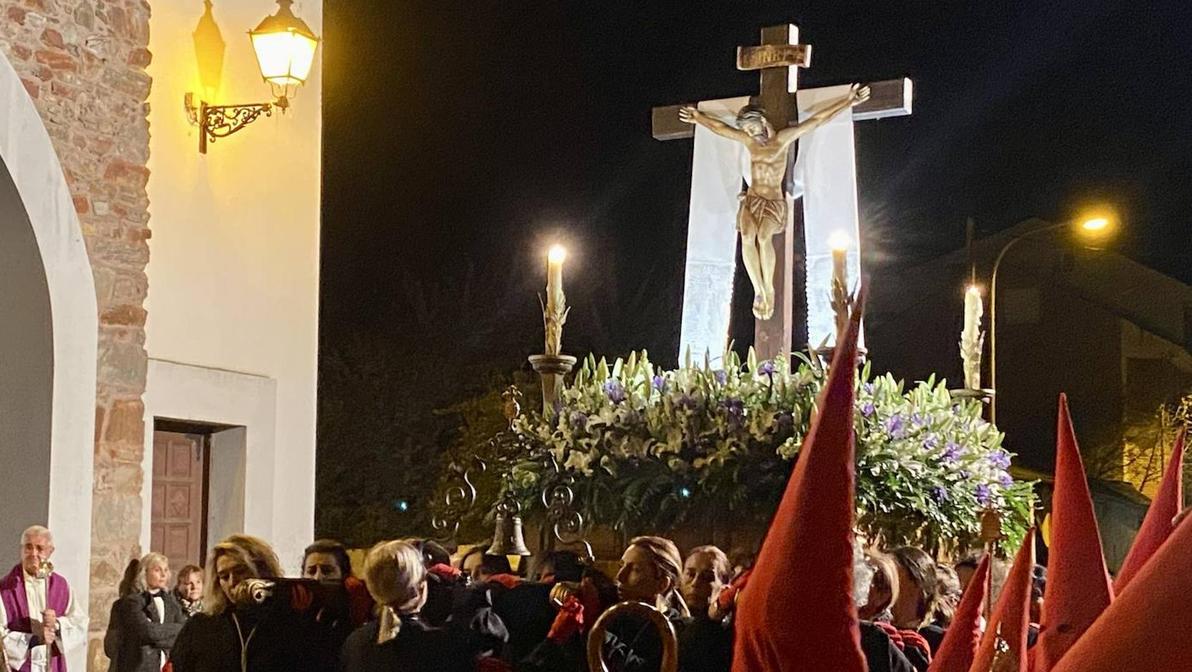 Imagen del Santo Cristo del Camino en la procesión que lleva el mismo nombre.