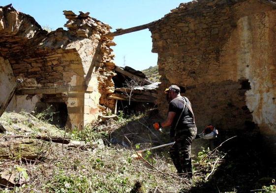 Hacedera llevada a cabo por Promonumenta en Santibánez de Montes en el año 2022.