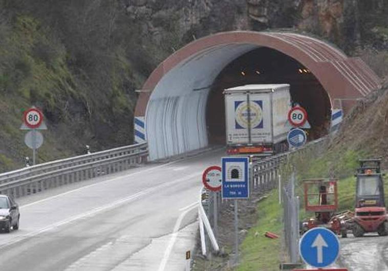 El Mitma organiza un simulacro de accidente con posible incendio en tramos bercianos y ourensanos del túnel de La Barosa