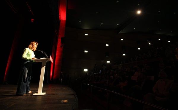 La ministra de Transportes presenta las candidaturas del PSOE del Bierzo y Laciana