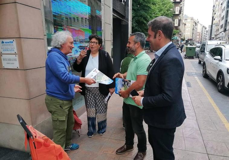 CB explica a vecinos y comerciantes su programa electoral para Ponferrada