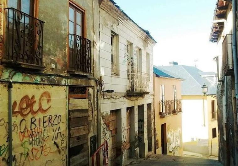 Morala compromete un plan de recuperación de espacios singulares de Ponferrada y de limpieza de graffitis
