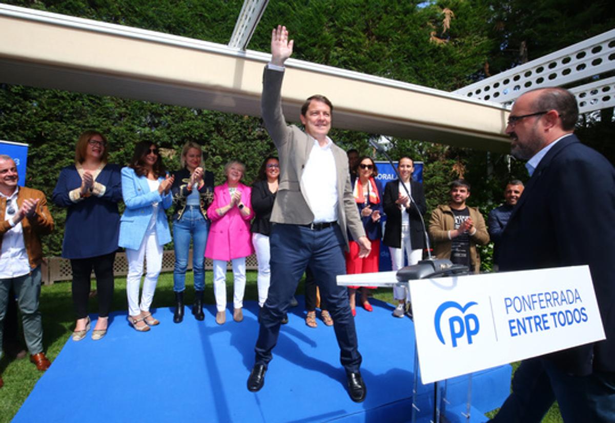 El presidente del PPCyL clausura un mitin en Ponferrada