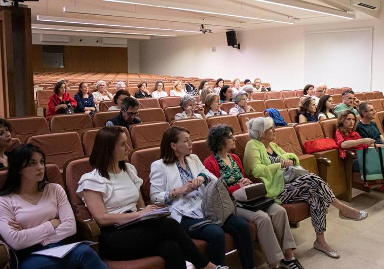 El Campus de Ponferrada diserta sobre envejecimiento, invisibilidad y género