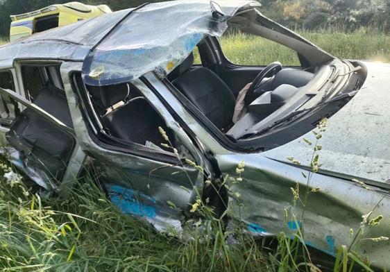 Estado del vehículo tras el impacto que costó la vida al conductor berciano.