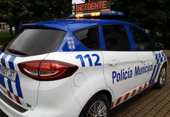 Un detenido en Ponferrada por agredir a un Policía Local y provocar daños en un coche patrulla