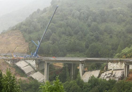 Desmantelamiento del vano del viaducto de Castro.