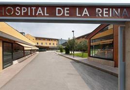 Entrada principal del Hospital de la Reina en Ponferrada.