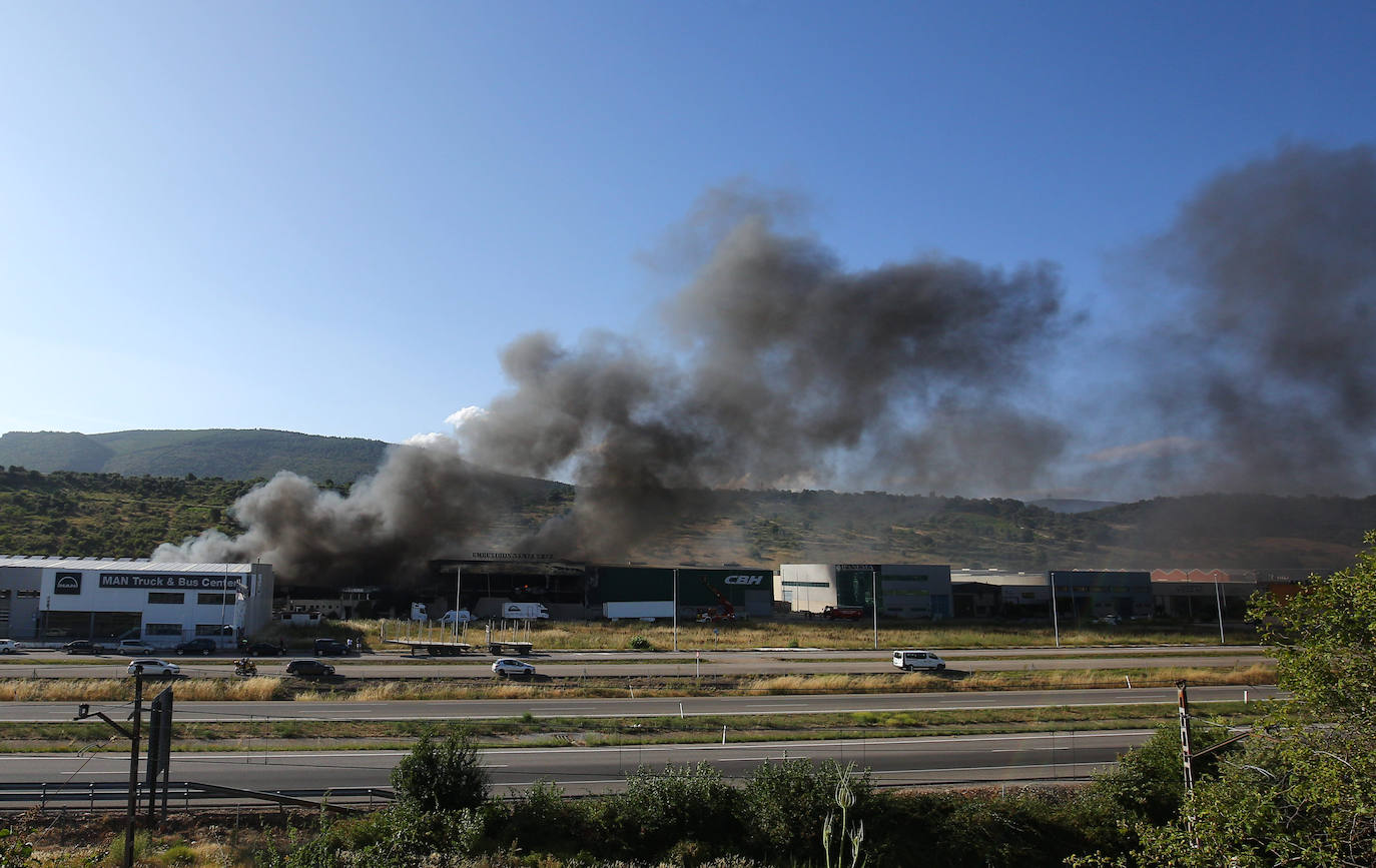 Incendio en una nave de embutidos en San Román de Bembibre