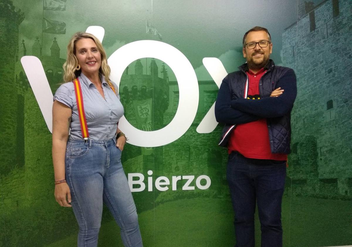 Los dos concejales de Vox en Ponferrada, Patricia González y Gerardo González.