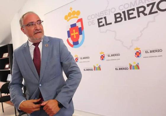 El presidente del Consejo Comarcal del Bierzo, Olegario Ramón, en su toma de posesión.