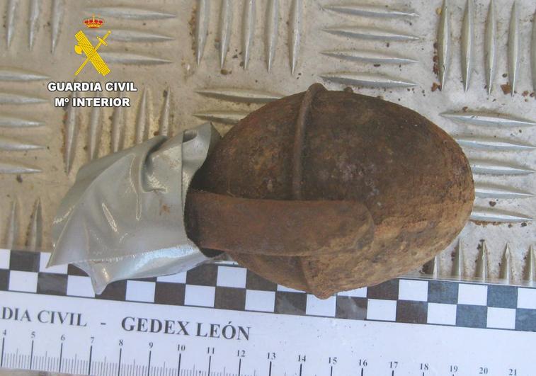 Imagen de una de las granadas de mano de la Guerra Civil halladas en Congosto.