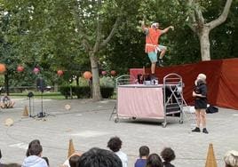 Espectáculo de circo en las calles de Ponferrada.