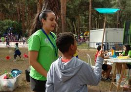 Niños y niñas han disfrutado en Ponferrada de los 40 talleres de la 36 edición de la Ciudad Mágica.