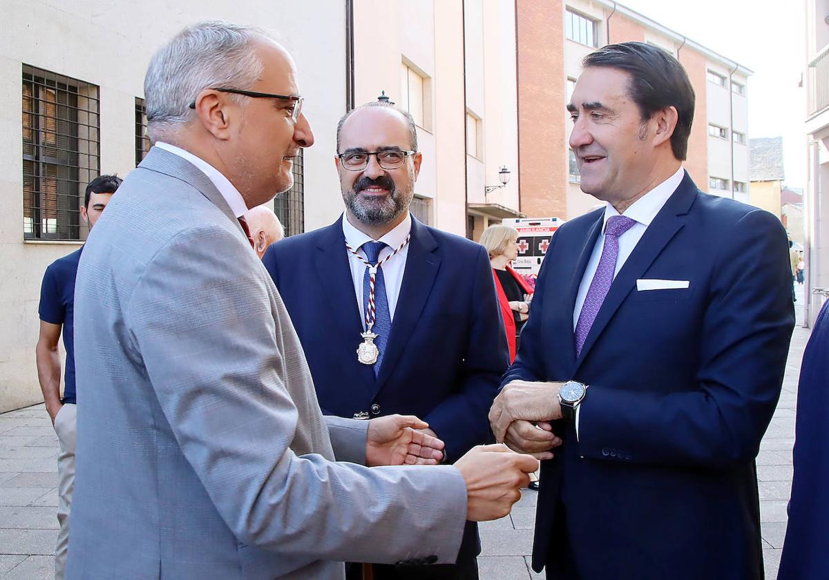 El presidente del Consejo Comarcal, el alcalde de Ponferrada y el consejero de Medio Ambiente en el Día del Bierzo.