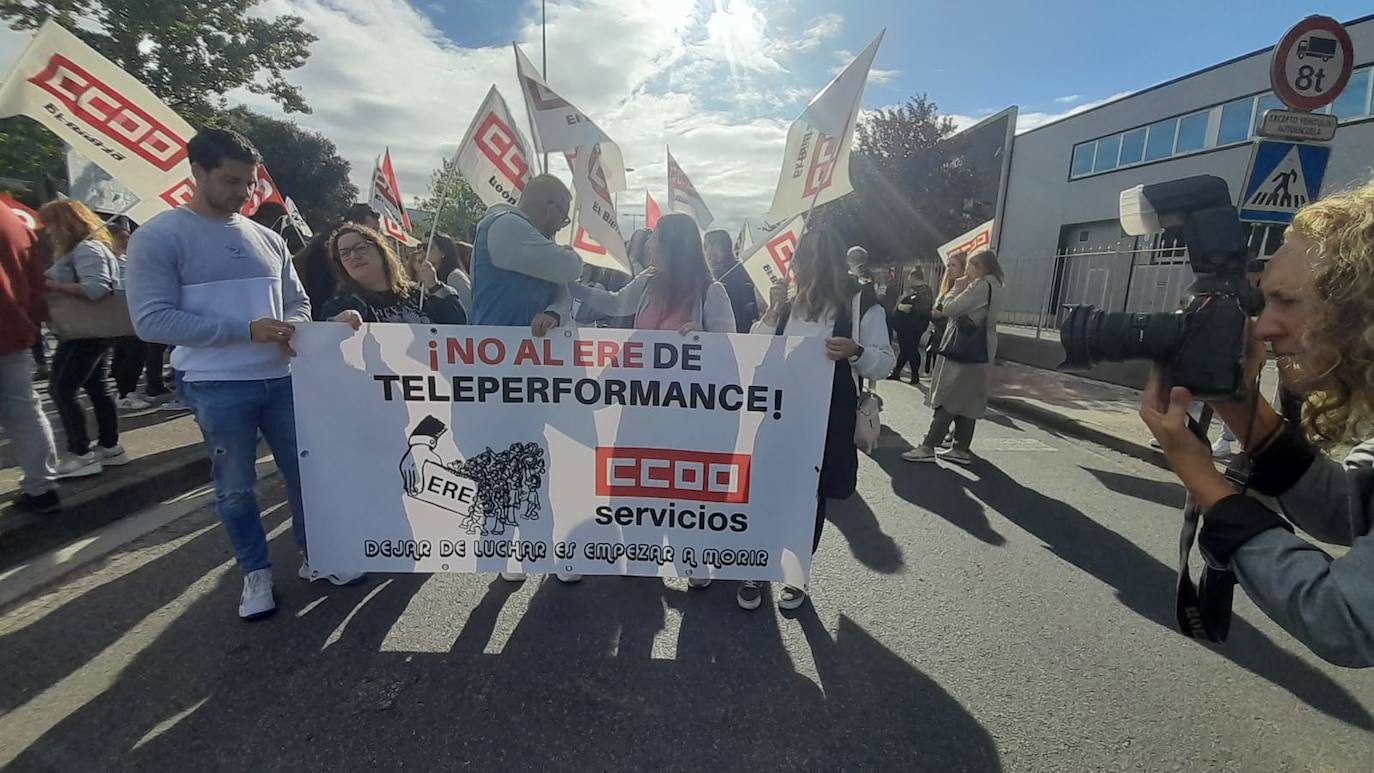 Protesta de los trabajadores de Teleperformance contra los despidos