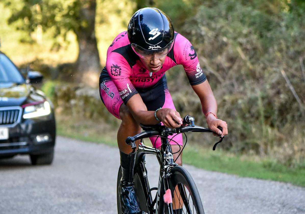 El Maglia Tecnosylva Bembibre Cycling Team durante su participación en la Vuelta a Galicia.