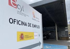 Cartel de la Oficina del Ecyl en Ponferrada.