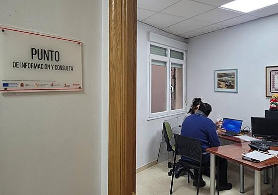 Punto de información y consulta de Cáritas.