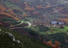 En la Peña del Seo se encuentra el antiguo poblado minero del wolfram.