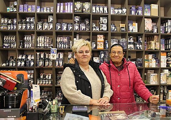 «No hay tiendas en el centro, la iluminación da miedo y la peatonalización nos ha matado»